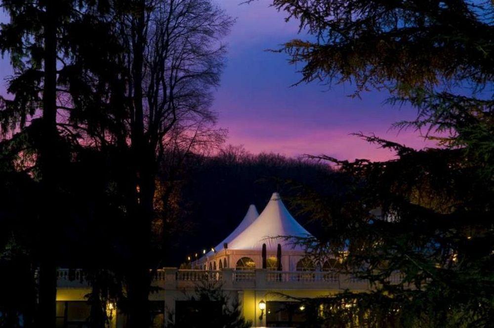 & Le Pavillon Hotel Charbonnières-les-Bains