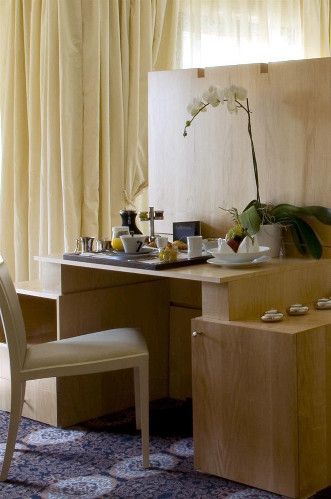 Hotel & Le Pavillon Charbonnières-les-Bains