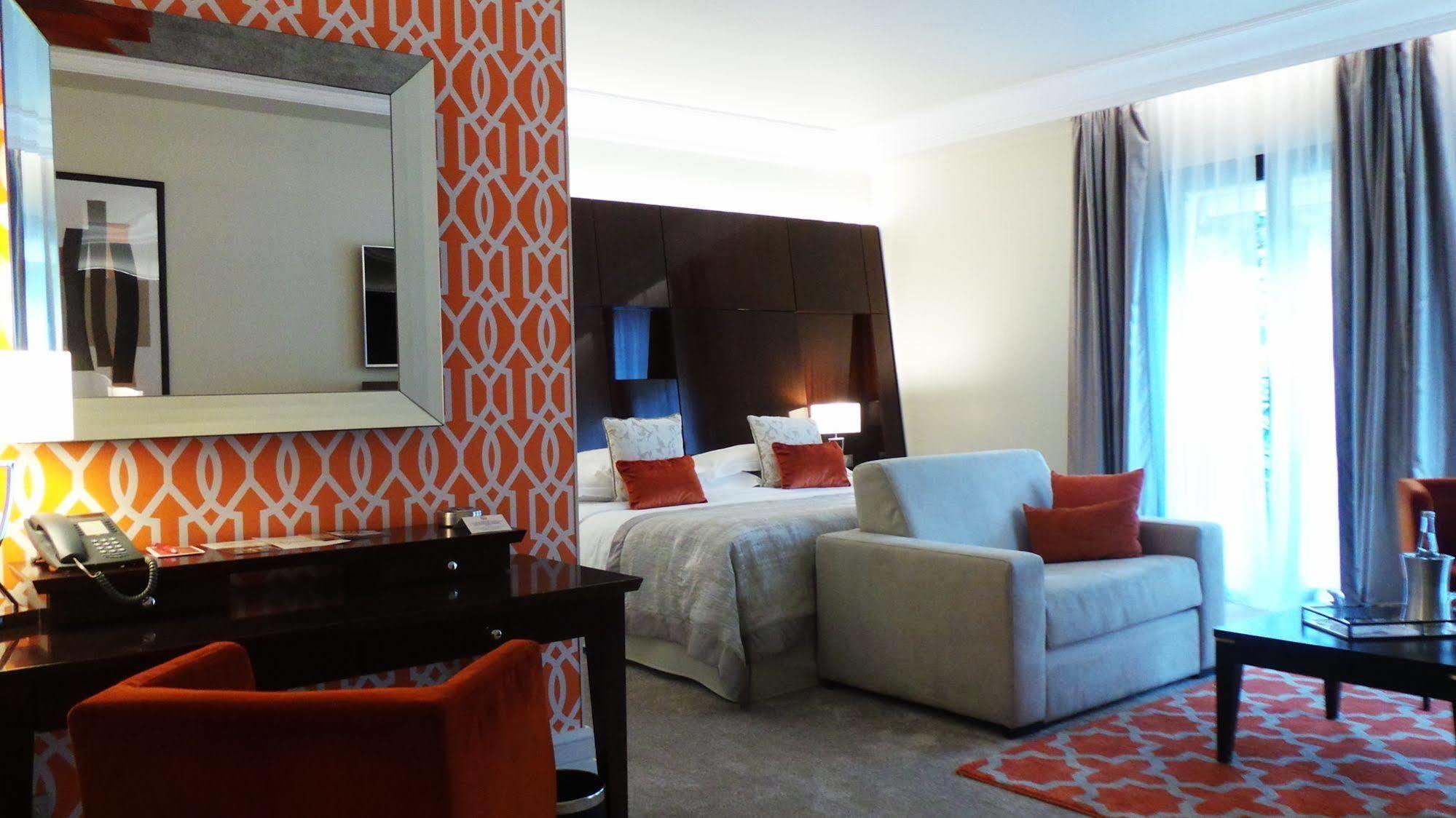 Hotel & Le Pavillon Charbonnières-les-Bains